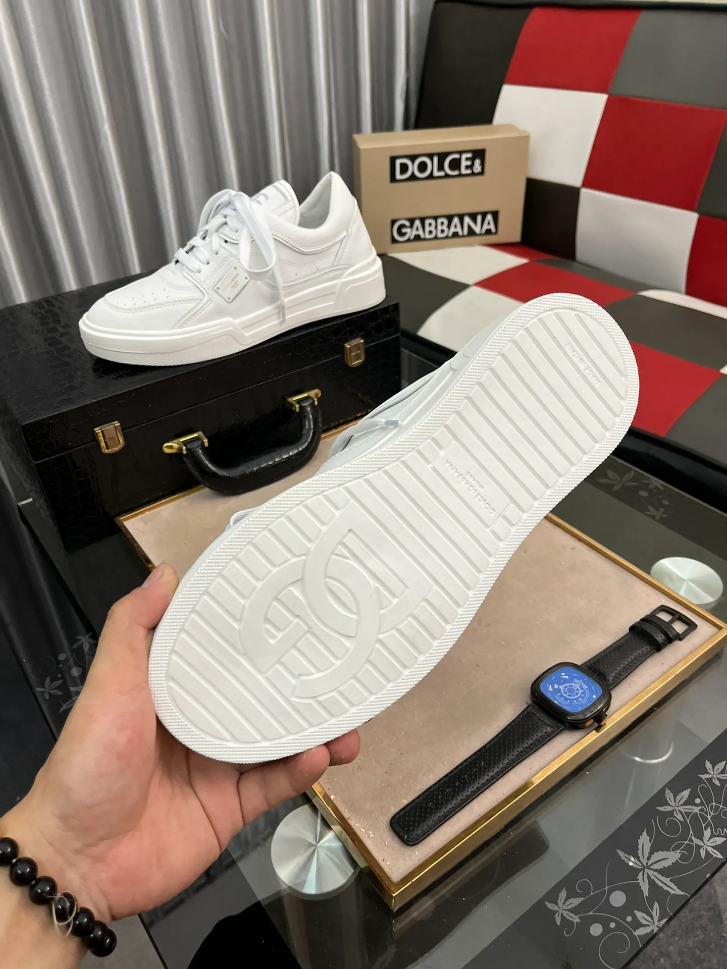 Ex-factory price 480⌚️⌚️DG Men's latest spring and summer 2022, this year's main style, there is no one of them. Super popular and handsome casual shoes. This style inherits the D family's always a little exaggerated yet fashionable style. Exquisite workmanship 🔸Many people love the use of silk cowhide, silk sheepskin lining, [strong][strong][strong] 🔸[strong][strong][strong], a perfect interpretation of the latest inspiration for shoes Classic and fashion are integrated, luxury dream surpasses fashion and high-end quality 💪💪Rubber outsole Size: 38-45, 5⃣️ colors available